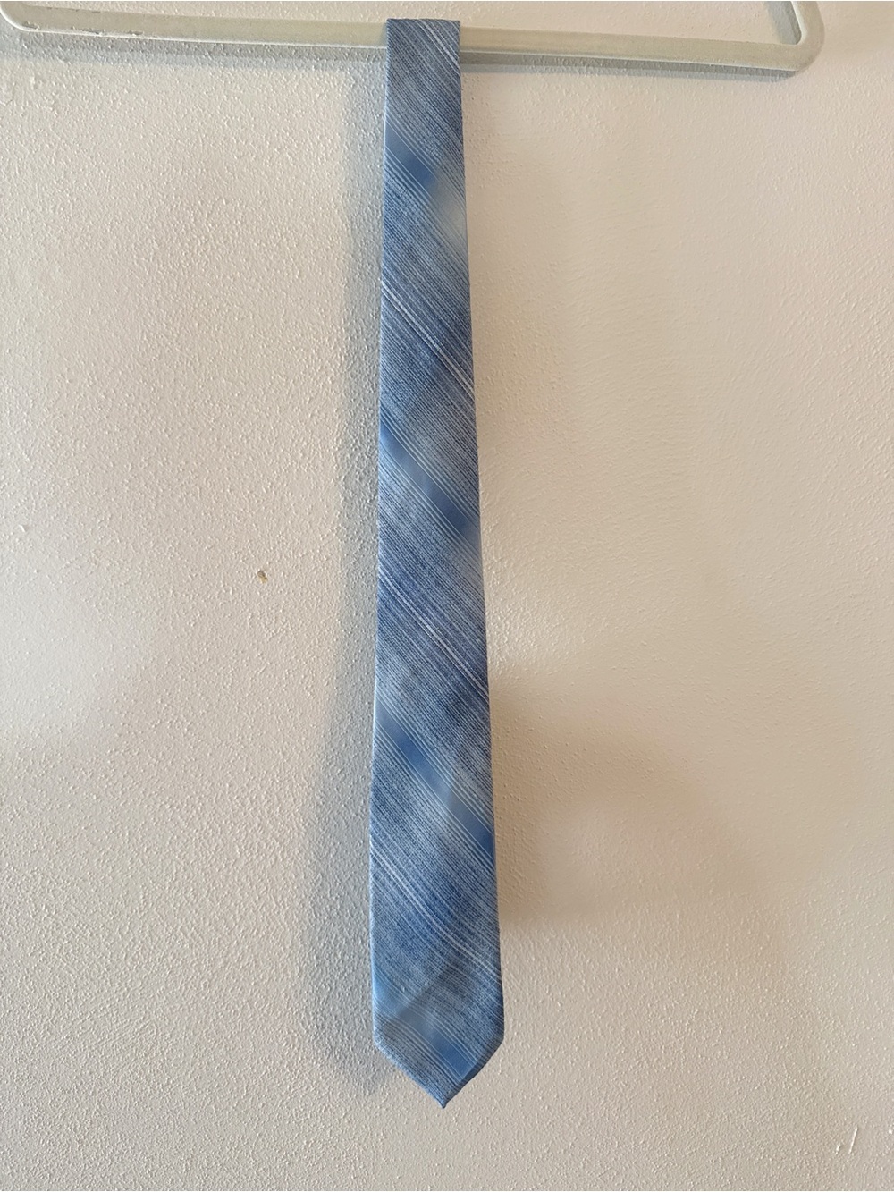 Wembley Blue Silver Diagonal Striped Necktie Textured Woven Classic Mens Tie - Picture 2 of 6